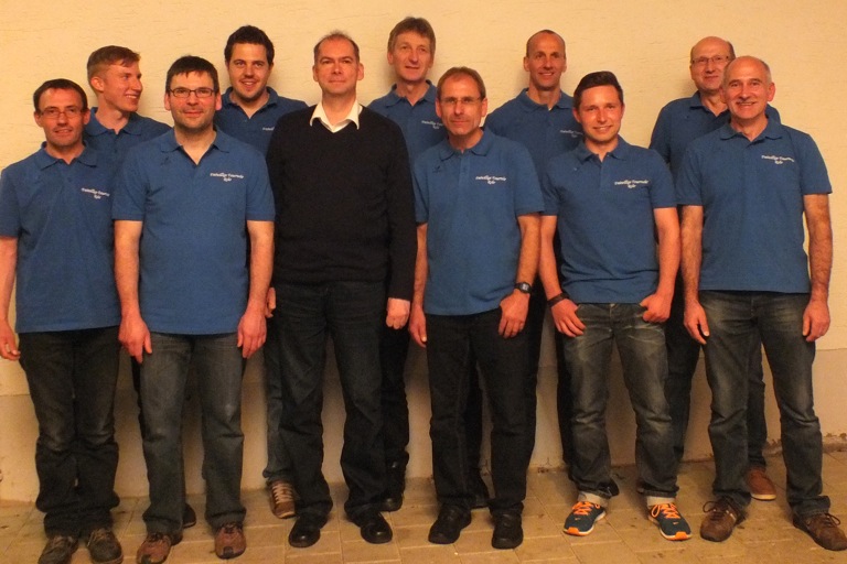 Der Gründungsvorstand: Erwin Schöffmann (von links, 2. Kommandant), Andreas Schmeller (2. Vorsitzender), Robert Mair (Beisitzer), Thomas Wildmoser (Jugendwart), Bürgermeister Peter Keck, Helmut Grundbuchner (Beisitzer), Sebastian Mair (1. Vorsitzender), Peter Hartl (1. Kommandant), Mathias Ertlmeier (Beisitzer), Sebastian Schmeller (Schriftführer) und Johann Schöffmann (Kassenwart). Foto: Inderwies