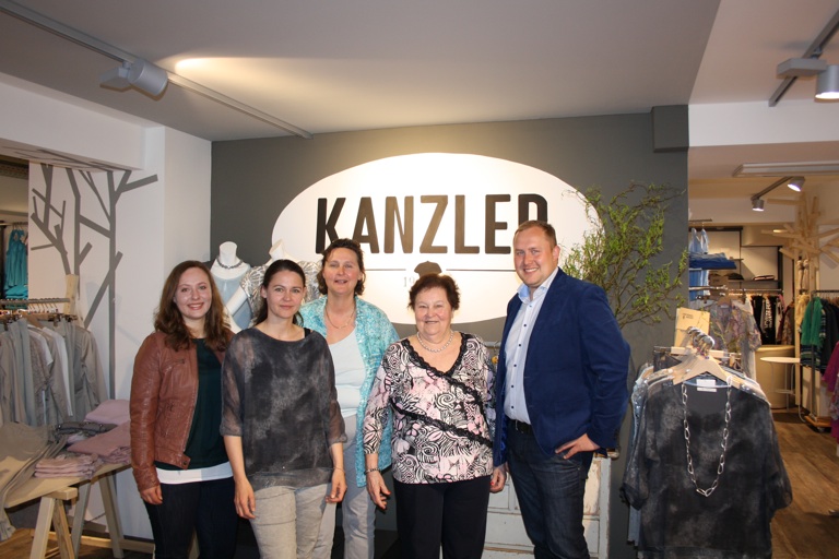 Saskia Kanzler (von links), Eva Kanzler, Margot Kanzler, Paula Kanzler, Philipp Schleef.