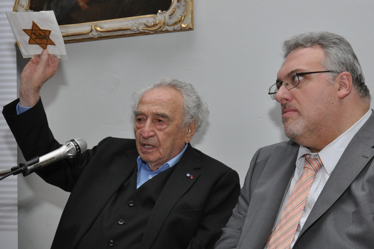 Max Mannheimer war auf Einladung von Erich Irlstorfer nach Jetzendorf gekommen. Fotos: Peter Schwarzfischer.