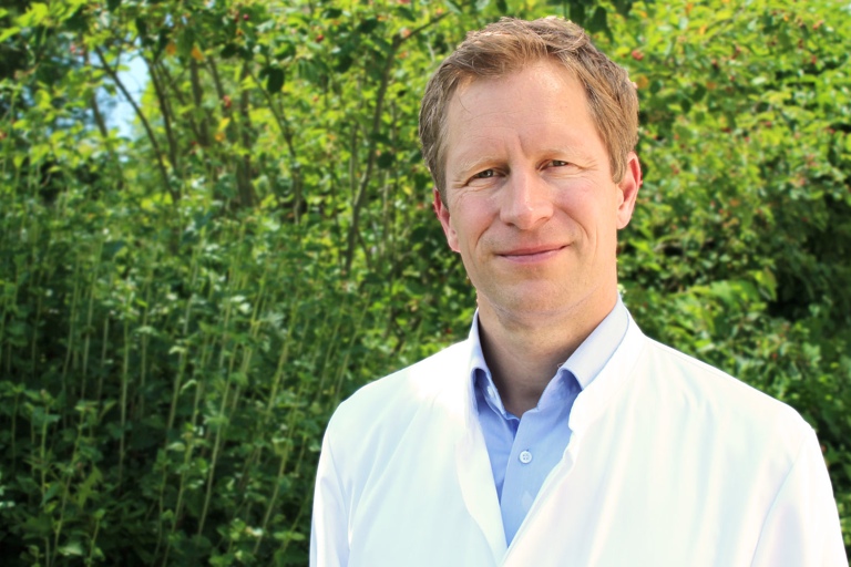 Künftig für den Aufbau der Akutgeriatrie und die Weiterentwicklung der Neurologie mit Schlaganfallmedizin an der Ilmtalklinik zuständig: Der neue Chefarzt Dr. Peter Grein. Foto: Ilmtalklinik
