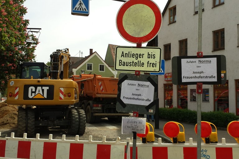 Dieses Bild ist Geschichte; ab heute Abend ist hier wieder freie Fahrt.