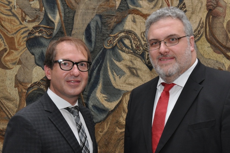 Dobrindt (links) und Irlstorfer.