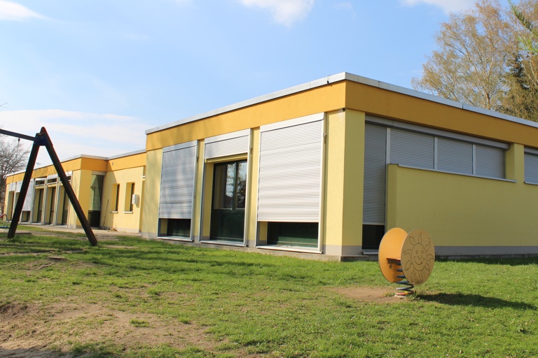Die Kindertagesstätte St. Andreas erhält einen Erweiterungsbau. Dafür wird der bestehende Mehrzweckraum (vorne im Bild) abgerissen.