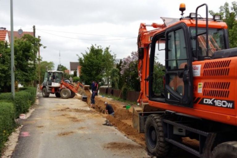 Die Arbeiten am Wasser- und Kanalnetz stehen kurz vor dem Abschluss; das Foto entstand vor einigen Tagen. Foto: Gemeinde Hohenwart