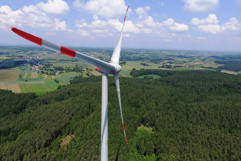 Das Windrad im so genannten Lustholz bei Uttenhofen. Foto: Karl Ebensberger, BEG