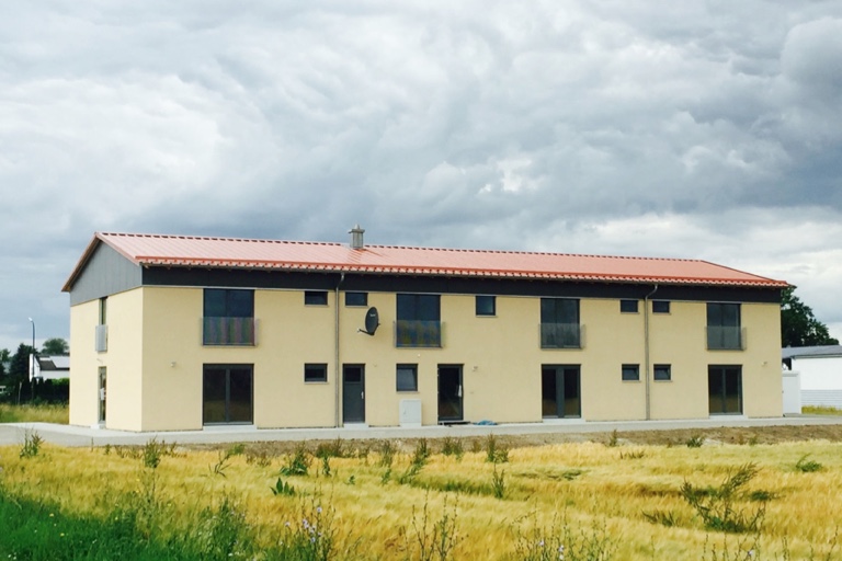 In diesem neuen Gebäude in Vohburg können 60 Flüchtlinge wohnen.