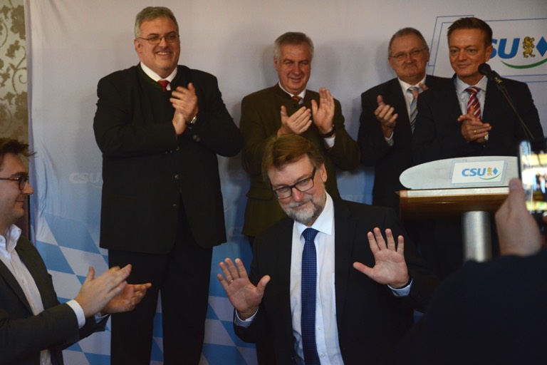 Viel Applaus gab es für Martin Wolf nach seiner einhelligen Nominierung zum Landrats-Kandidaten der CSU. Fotos: Zell