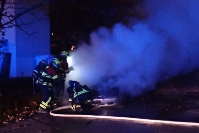 Fahrzeugbrand in Bad Abbach. Foto: Feuerwehr Bad Abbach