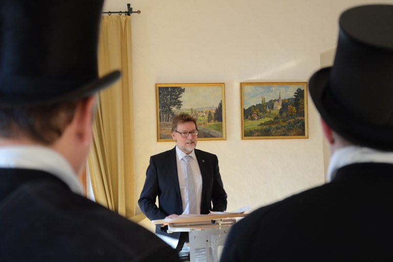 Landrat Martin Wolf (CSU) beim Silvestertreffen mit den Kaminkehrern. Foto: Zell