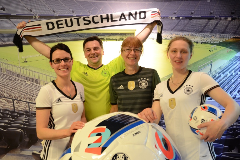 Junior-Chef Martin Krammer & Co. sind schon im EM-Fieber – und hoffen auf viele Teilnehmer beim großen Tippspiel. Foto: Zell
