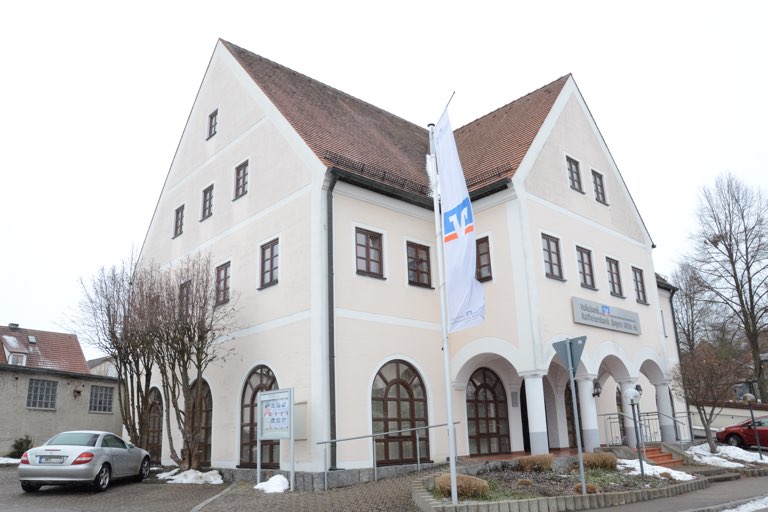 Wird geschlossen: Die Filiale der Volksbank-Raiffeisenbank Bayern-Mitte in Ilmmünster. Foto: Zell