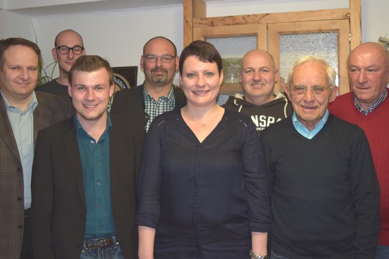 Der neugewählte CSU-Vorstand von Hettenshausen, mit auf dem Bild: CSU-Kreisgeschäftsführer Fabian Flössler (Dritter von links).