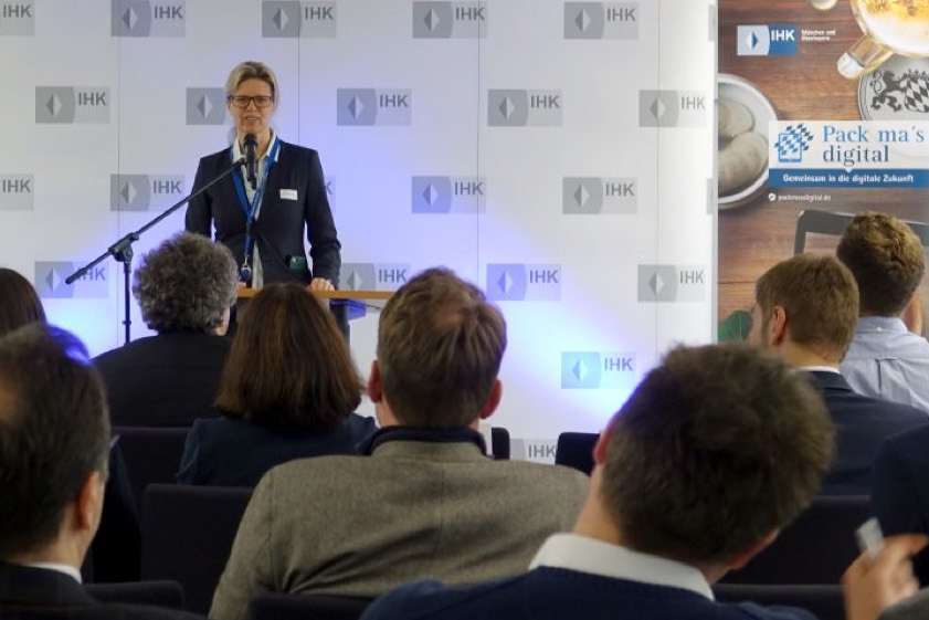 Elke Christian, die Leiterin der IHK-Geschäftsstelle, begrüßte die Unternehmer in Ingolstadt. Fotos: IHK