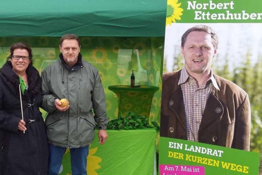 Norbert Ettenhuber und Kerstin Schnapp am Wahlkampf-Stand. Die heiße Phase des Werbens um die Stimmen ist nun vorbei, am Sonntag wird gewählt.