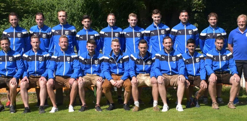 Der SV Oberstimm hofft auf den Klassenerhalt. Hinten, von links: Spielertrainer Butrint Iberdemaj, Daniel Huber, Ralf Zimmermann, Duliano Savic, Alexander Halbritter, Edwin Engelmann, Christian Motz, Oktay Acar, Sascha Veith und Vorsitzendem Wolfgang Koschig. Vorne, von links: Co-Trainer Florent Iberdemaj, Florian Amler, Christopher Thiel, Andreas Waschewski, Alexander Kuwatow, Marius Henoch, Stefan Nerb, Nabiel Hasan und Abteilungsleiter Martin Westermeyer. Foto: SV Oberstimm