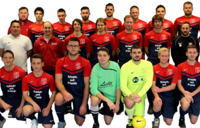 Mit diesem Kader peilt der TV Vohburg den Aufstieg an. Hinten, von links: Andreas Fuchs, Thomas Alter, Michael Küster, Dennis Schneider, Spielertrainer Fabian Burchard, Max Fertl, Maximilian Schrecker, Peter Müller; Mitte, von links: Abteilungsleiter David Berger, Eduard Kaiser, Christian Limmer, Bernhard Moosburger, Christian Fesslmeier, Andreas Keller, Erhard Kaiser. Vorne, von links: Matthias Schleibinger, Philipp Stang, Christoph Jakubasch, Florian Hauber, Ruben Rechenauer, Christian Probst und Maximilian Schölch. Foto: TV Vohburg