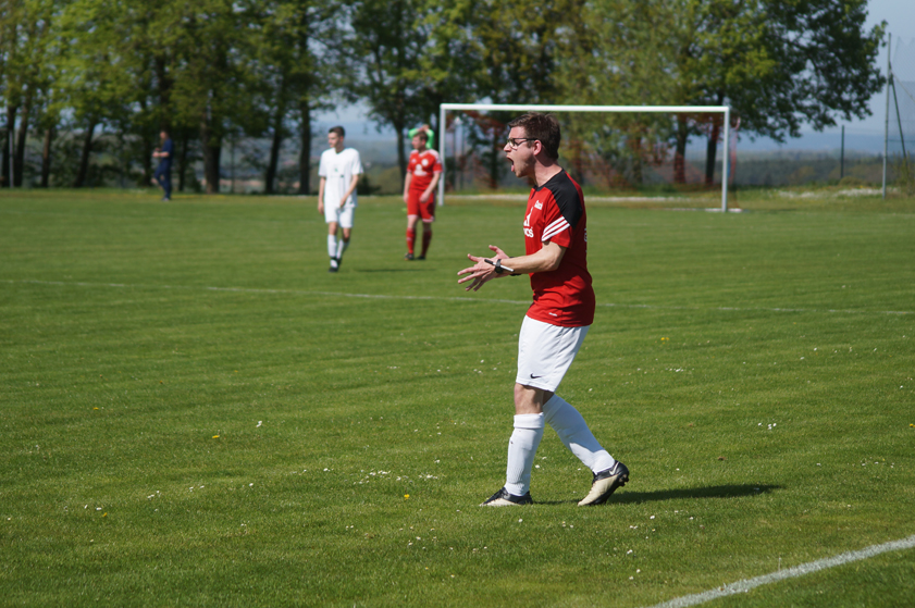 Zurück an alter Wirkungsstätte: Hohenwarts Trainer Felix Kluck trifft in Pörnbach auf seine ehemalige Mannschaft. Foto: Alexander Kaindl