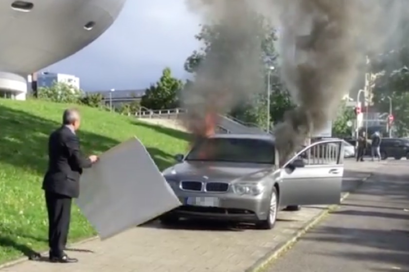 Screenshot aus dem Youtube-Video von der Aktion. Das Kennzeichen wurde von der Redaktion unkenntlich gemacht. Quelle: https://www.youtube.com/watch?v=ULVfW1uOW6E&t=16s