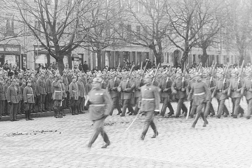 Aufmarsch auf dem Pfaffenhofener Hauptplatz.