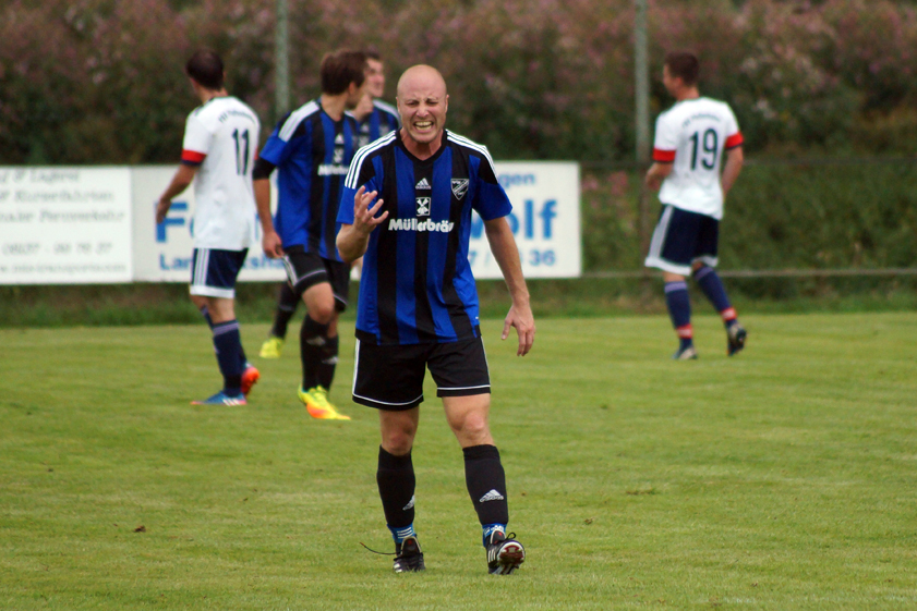 Leidenschaft, die Leiden schafft? Für Georg Hinterseher wird es die letzte Saison als Spielertrainer in Steinkirchen sein. Zum Sommer legt der Defensivmann sein Amt nieder, einen Nachfolger gibt es noch nicht. Foto: Alexander Kaindl