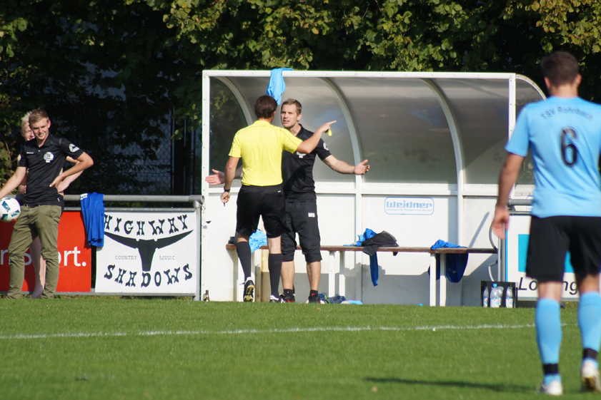 Ehrgeiz: Manchmal ist auch ein 9:0 noch nicht genug. Rohrbachs Trainer Michael Schrätzenstaller wurde in Baar-Ebenhausen kurz vor Schluss des Feldes verwiesen. Nach der Hinrunde steht seine Elf auf einem geteilten ersten Platz. Foto: Alexander Kaindl