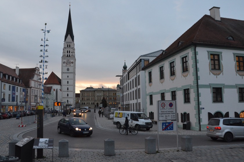 Wird die Durchfahrt zwischen dem Oberen und Unteren Hauptplatz – wie mehrheitlich vom Stadtrat beschlossen – umgesetzt oder doch noch gekippt? Archivfoto: Zell