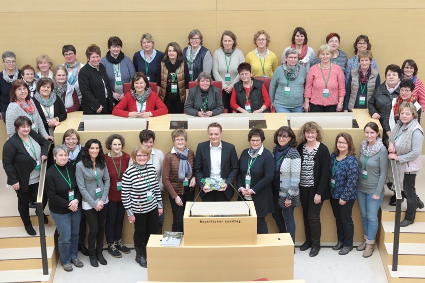 Ortsbäuerinnen im bayerischen Landtag. Foto: CSU-Fraktion im Landtag