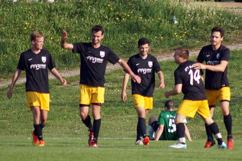 Scheyern jubelt: Der STS kam heute Nachmittag zu einem 2:1-Erfolg in Steinkirchen. Foto: Alexander Kaindl