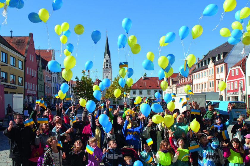 Jung und Alt freuen sich auf das Neubürgerfest. Foto: Stadt Pfaffenhofen