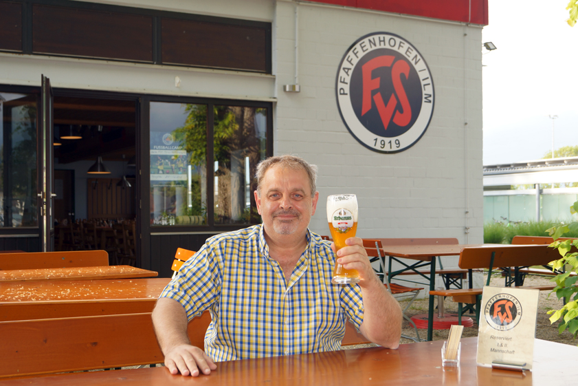 Freut sich auf den Start der Biergarten-Saison am Samstag: FSV-Vereinswirt Bernhard Kästle.