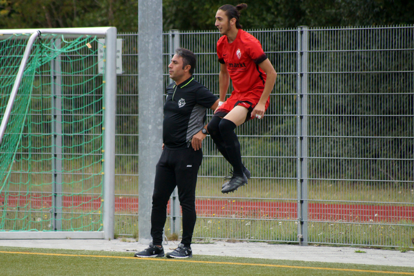 Gelingt Ertugrul Obak (rechts) mit seinem Türk SV Pfaffenhofen in dieser Saison noch der große Sprung? Grundvoraussetzung wäre wohl, dass Trainer Feridun Mikiroglu (links) bleibt. Foto: Alexander Kaindl