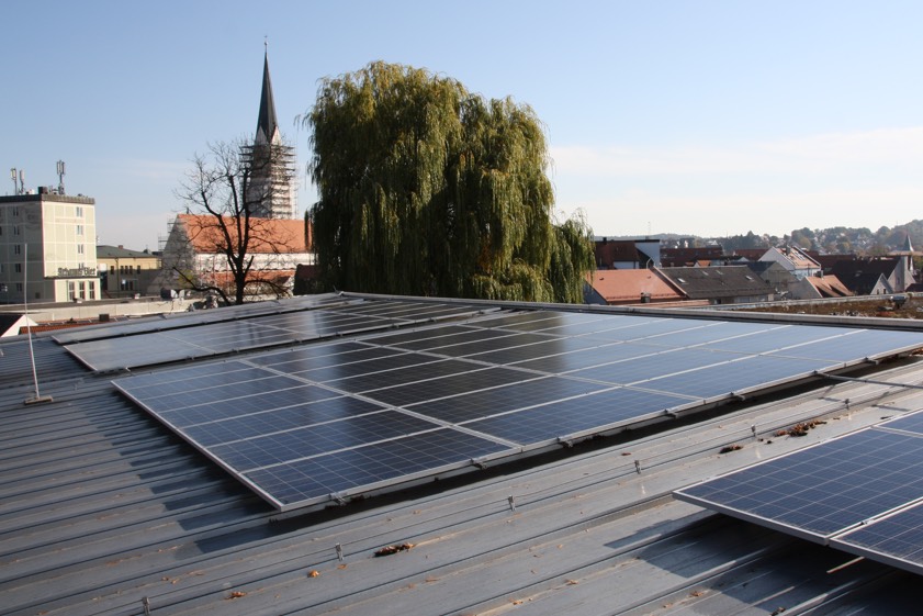Die Photovoltaik-Anlage auf dem Dach der Kindertagesstätte "St. Johannes“ ist bereits fertig installiert. Weitere sollen folgen.