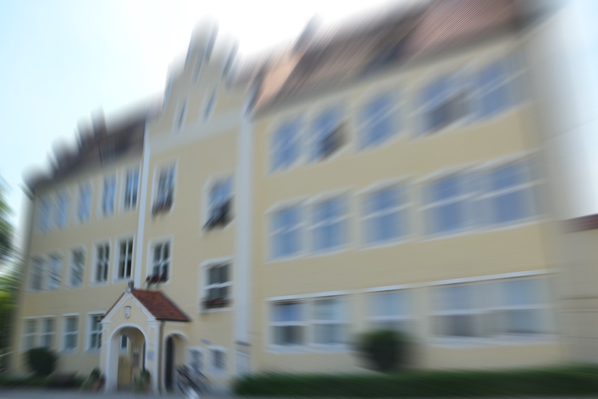 Das bisherige Rathaus von Reichertshofen und die künftige Rolle des Gebäudes steht im Fokus bei den heutigen Abstimmungen. Archivfoto: Raths
