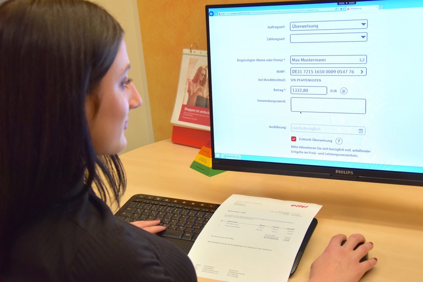 Nur ein Häkchen ist im Online-Überweisungsformular zu setzen, um die Echtzeit-Überweisung zu aktivieren und Geld in Sekundenschnelle zu transferieren.