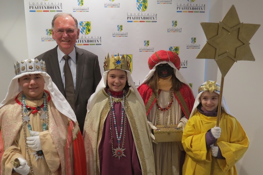 Sternsinger im Landratsamt. Foto: Huber