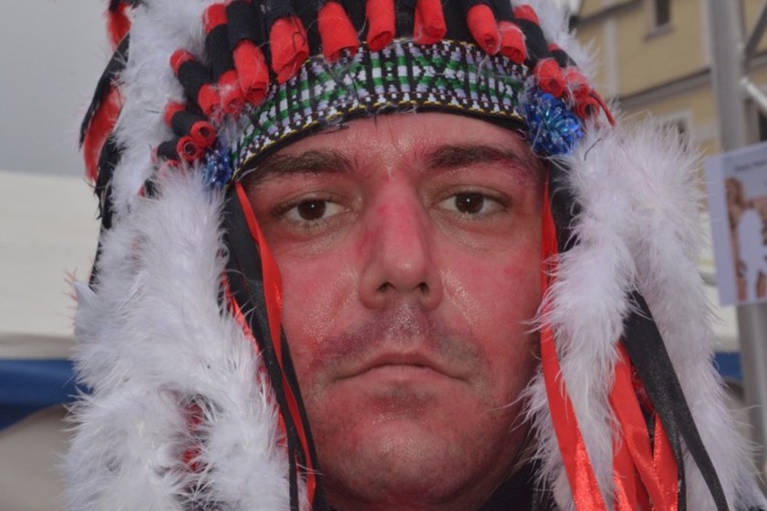 Hätten Sie ihn erkannt? Stadtoberhaupt Thomas Herker (SPD) als Indianer-Häuptling. Archivfotos.