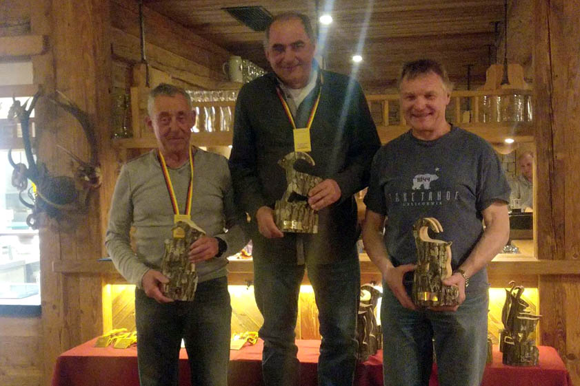 Roland Ossovsky (links) bejubelte eine Silber-Medaille. Fotos: Skiclub Schweitenkirchen