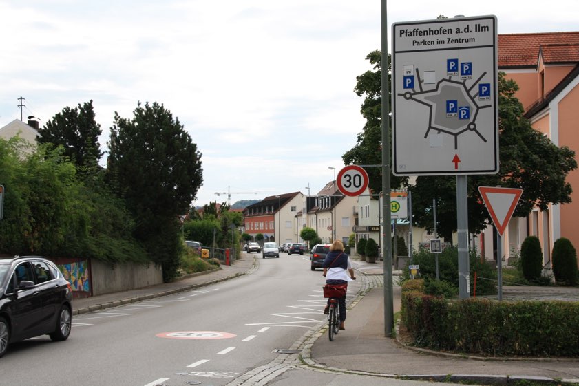 Einmündung der Äußeren Quellengasse in die Hohenwarter Straße.