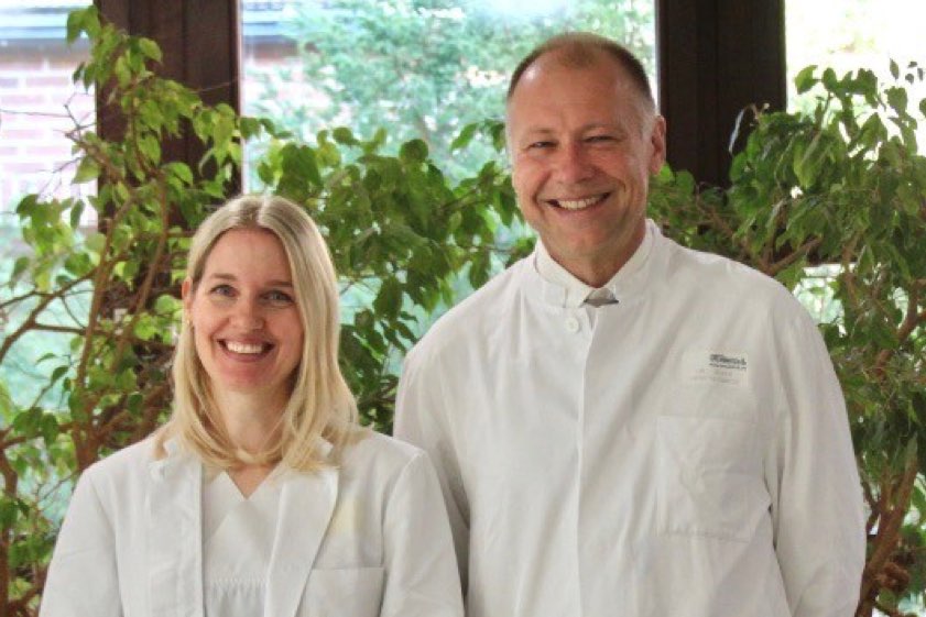 Chefarzt Peter Jezek mit der neuen Oberärztin Juliane Kirste.