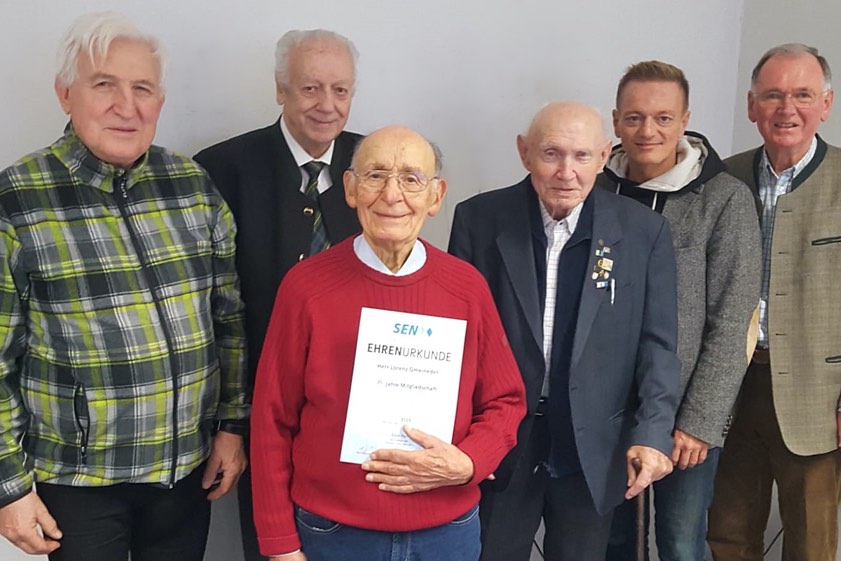 Bei der Feierstunde zum 20-jährigen Bestehen der Senioren-Union im Landkreis Pfaffenhofen wurden von den Funktionären der Partei auch die langjährigen Mitglieder gewürdigt. Mit dabei waren Rudi Engelhard (von links, Kreisvorsitzender der Senioren-Union), die Jubilare Wolf-Dieter Pilz, Lorenz Gmeineder und Nikolaus Ostermeier, sowie der Landtags-Abgeordnete und CSU-Kreisvorsitzende Karl Straub und Vize-Landrat Anton Westner. Foto: Senioren-Union Pfaffenhofen