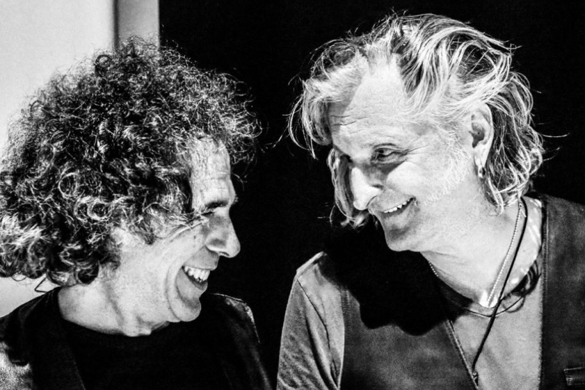 Der steirische Blues-Gitarrist und Singer/Songwriter "Sir" Oliver Mally (rechts) und der niederbayerische Meister der Blues-Harp, Hubert Hofherr, gastieren am Freitagabend in Pfaffenhofen. (Quelle: Mally/Hofherr)