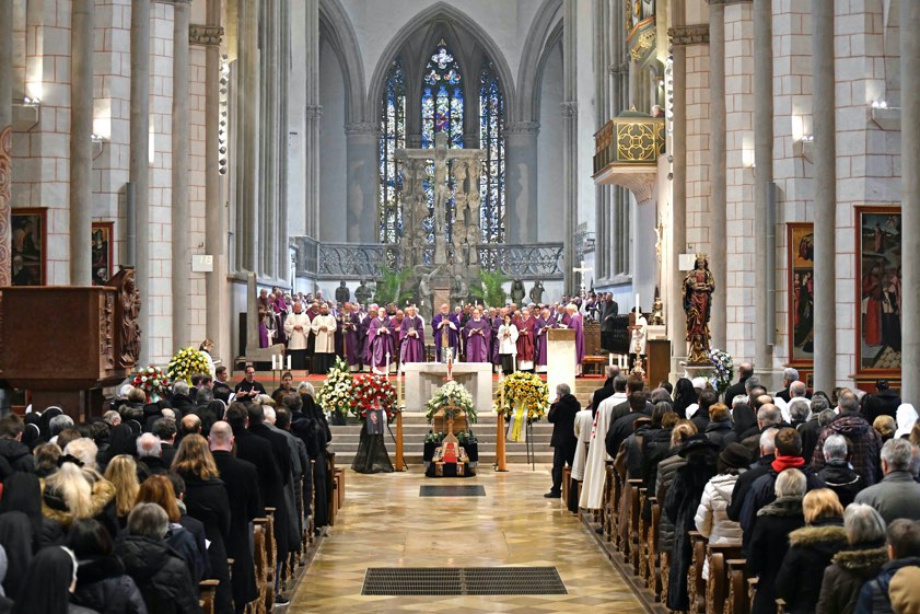 Pontifikal-Requiem für den früheren Bischof Viktor Josef Dammertz. Fotos: Nicolas Schnall / pba