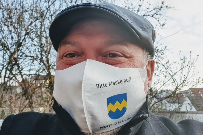 Bitte Maske auf! Der Pfaffenhofener SPD-Vorsitzende Markus Käser macht es vor.