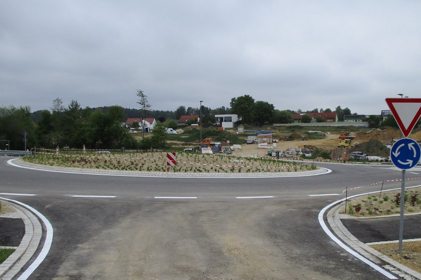 Kreisverkehr an der Anton-Schranz-Straße.