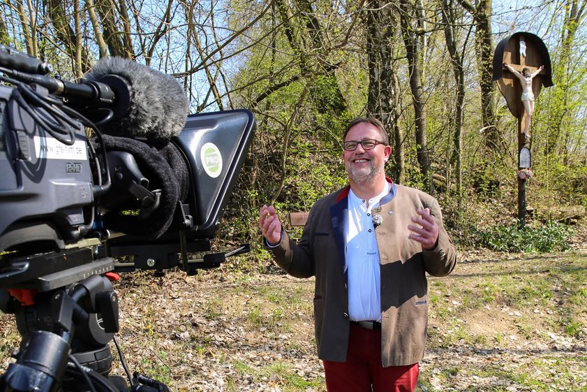 Der evangelische Pfarrer George Spanos bei den Filmaufnahmen. Foto: Schaipp