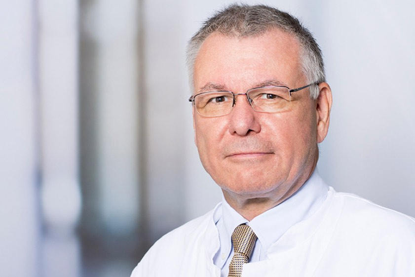 Professor Thomas Pollmächer ist Vorsitzender der Bundes-Direktoren-Konferenz und Mitglied des Vorstands der deutschen Gesellschaft für Psychiatrie, Psychotherapie und Nervenheilkunde. Er leitet am Ingolstädter Klinikum das Zentrum für psychische Gesundheit. Foto: Klinikum Ingolstadt