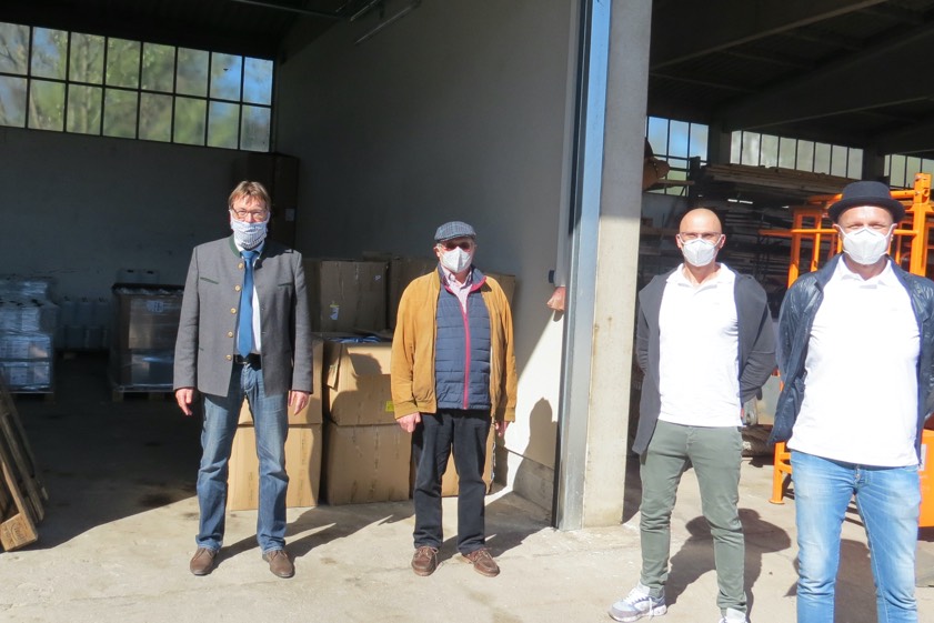 Landrat Martin Wolf (von links), Versorgungsarzt Anton Wiedemann, Marco Dreßl und Jürgen Braun.