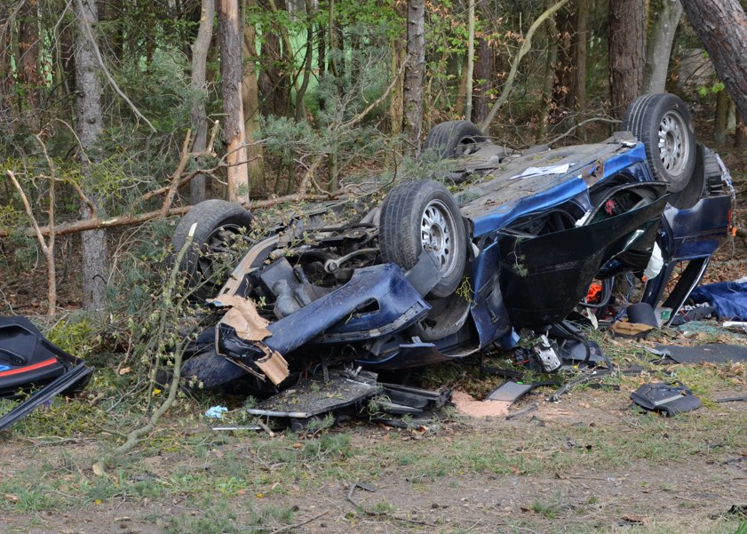 Einer der schwersten Verkehrsunfälle des vergangenen Jahres im Landkreis Pfaffenhofen ereignete sich am 18. April gegen 7 Uhr auf der B300 im Gemeinde-Bereich von Pörnbach. Ein junger Mann kam dabei ums Leben. Archivfotos: Zell