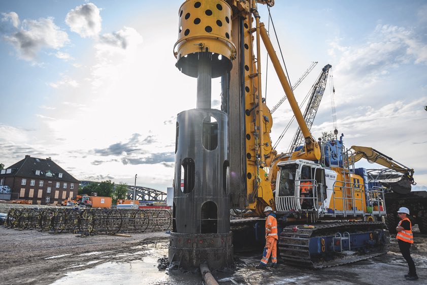 Die Hafen-City Hamburg ist das größte innerstädtische Stadtentwicklungs-Projekt Europas. Den Abschluss bildet der 244 Meter hohe Elbtower, für den Bauer bei Probe-Pfahlbohrungen den mit 111,4 Metern bis dato tiefsten Bohrpfahl Deutschlands hergestellt hat. Foto: Bauer AG