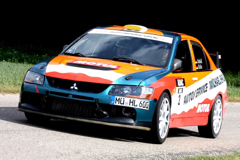 Die Sieger des Jahres 2018: Rudolf Reindl und Michael Ehrle, mit ihrem Mitsubishi Lancer Evo 9. Foto: Mopsl